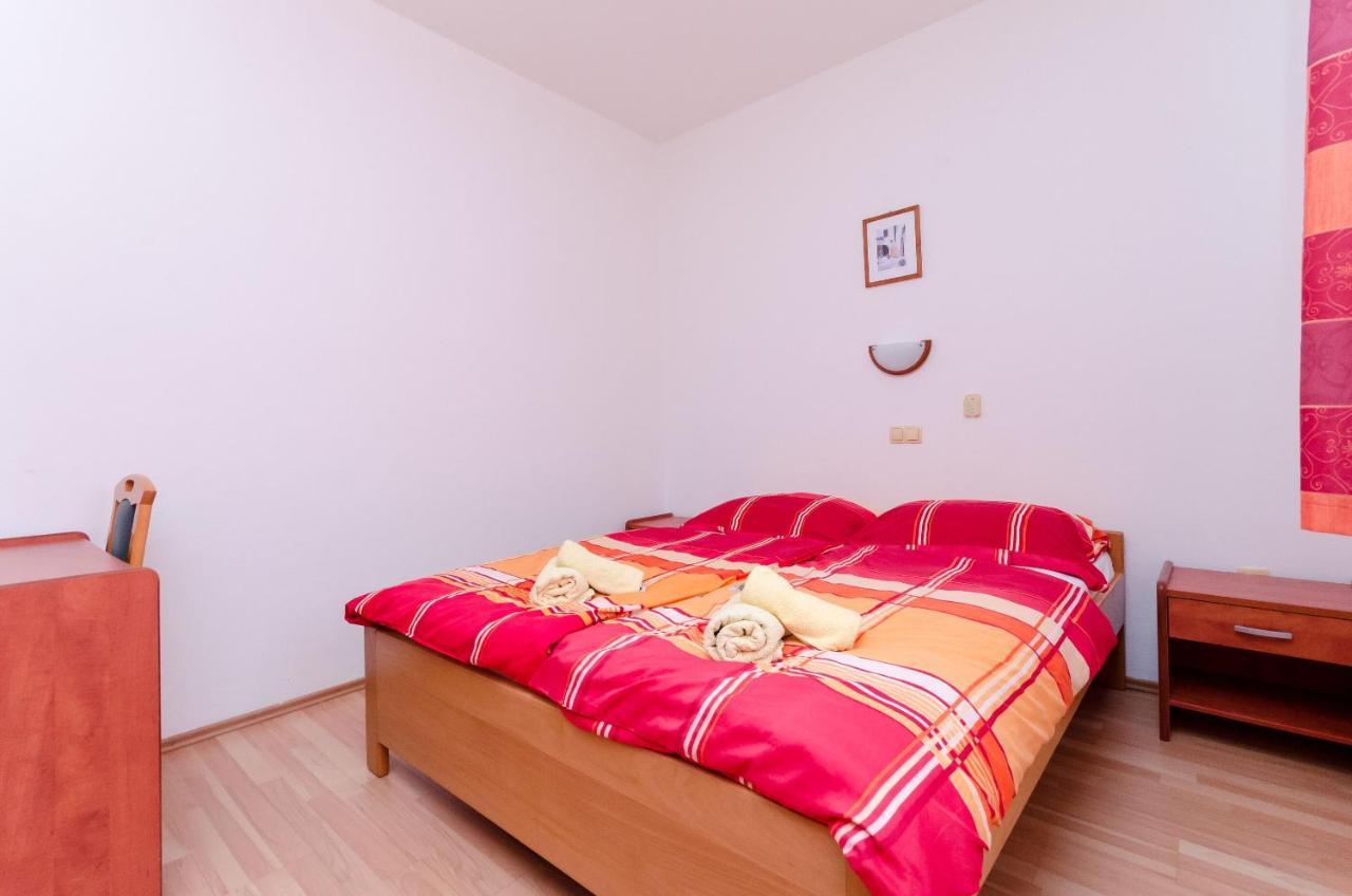 Apartments And Room Ljubica Lopar Buitenkant foto
