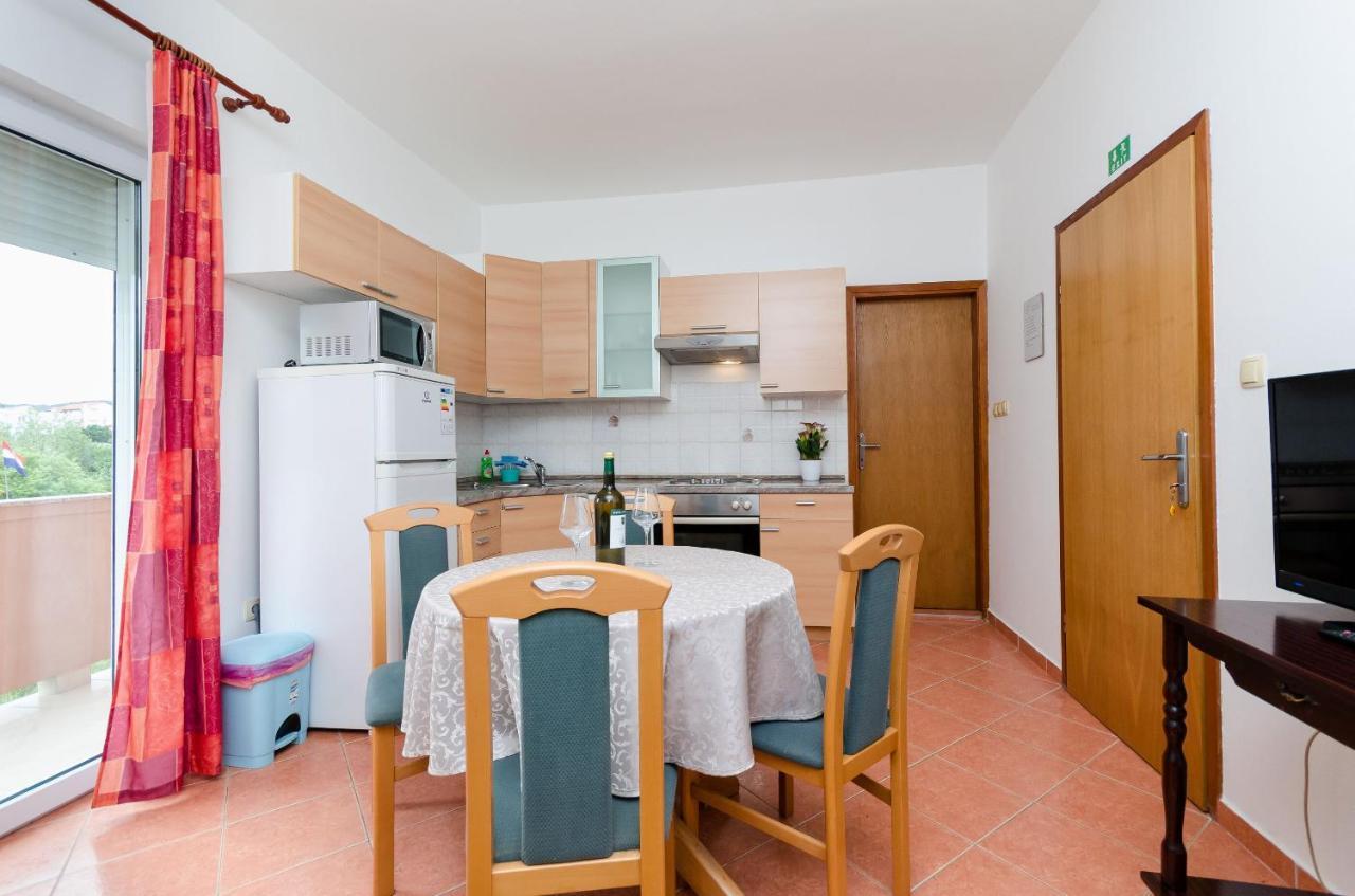 Apartments And Room Ljubica Lopar Buitenkant foto
