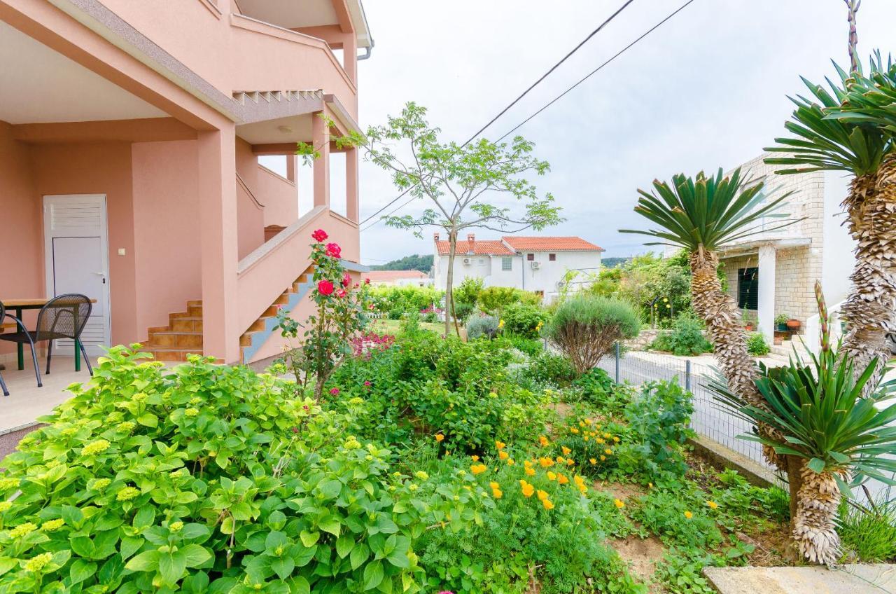 Apartments And Room Ljubica Lopar Buitenkant foto