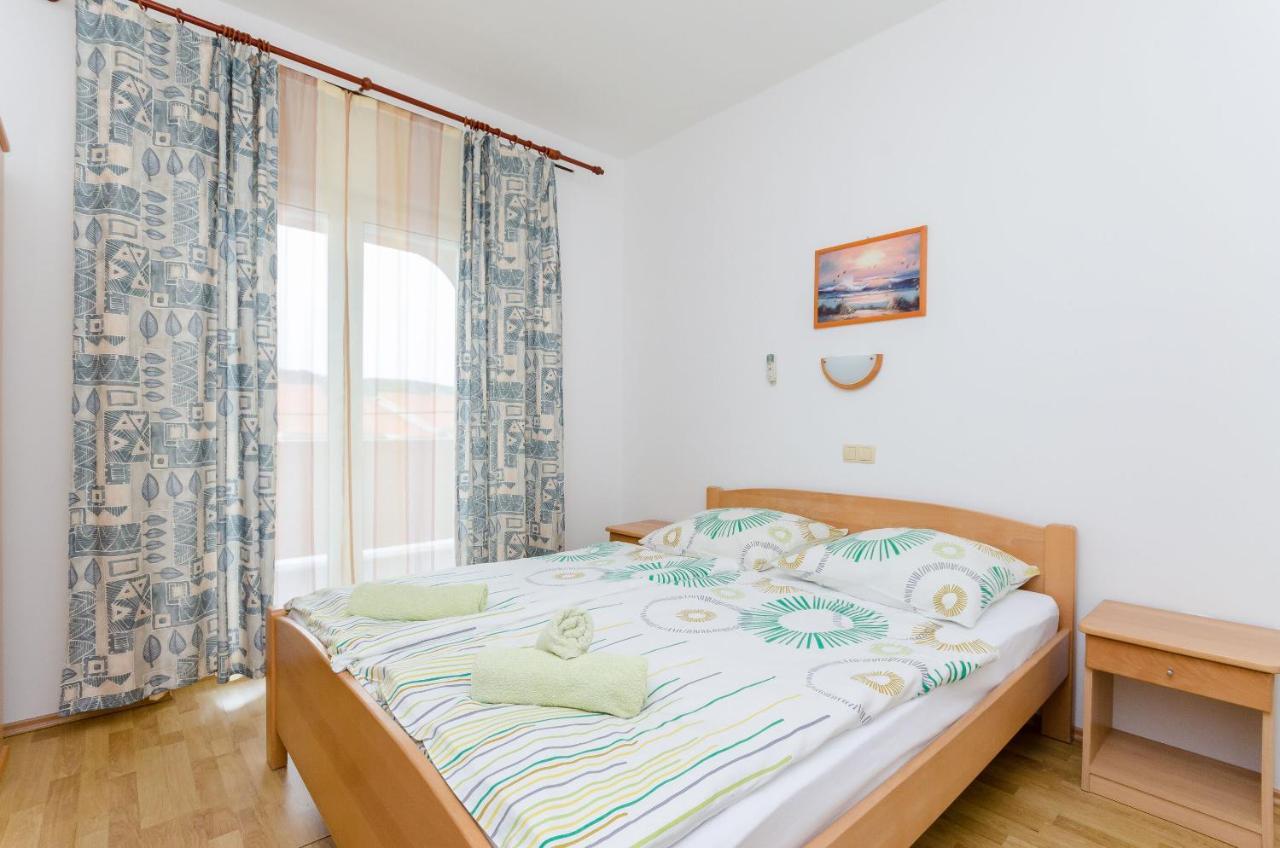Apartments And Room Ljubica Lopar Buitenkant foto