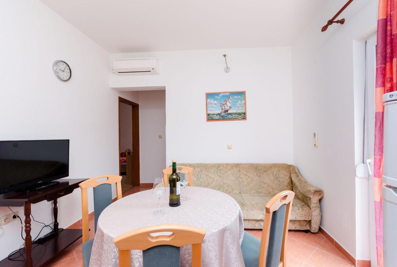 Apartments And Room Ljubica Lopar Buitenkant foto
