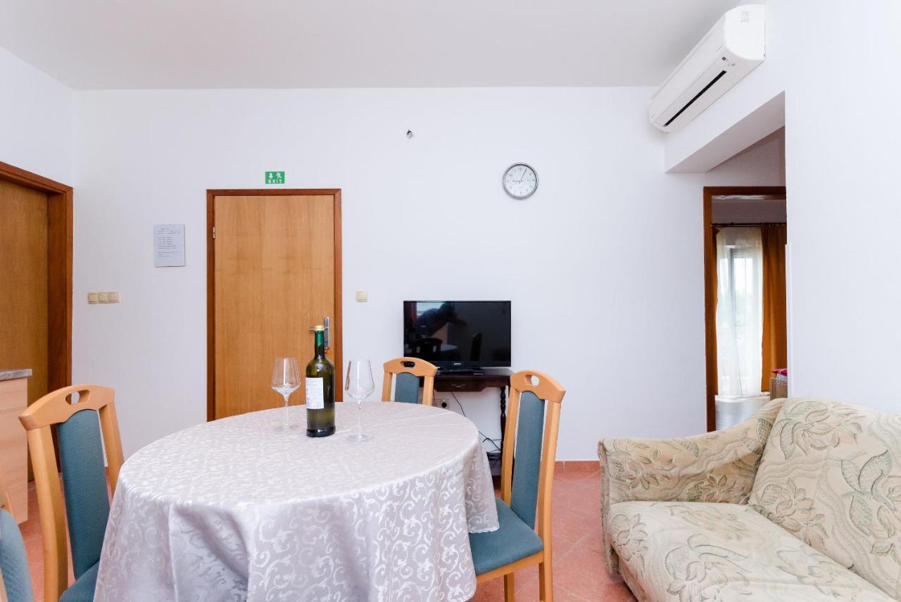 Apartments And Room Ljubica Lopar Buitenkant foto