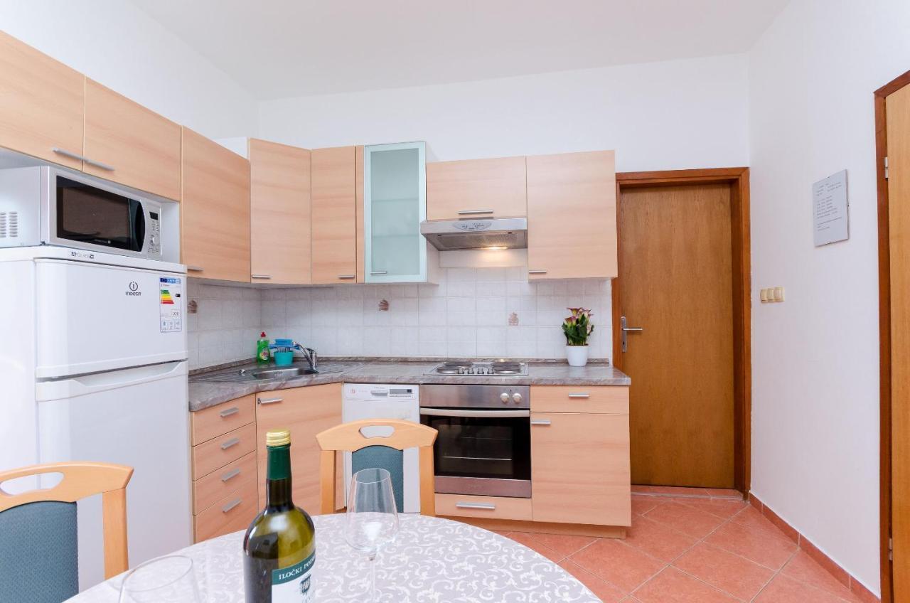 Apartments And Room Ljubica Lopar Buitenkant foto