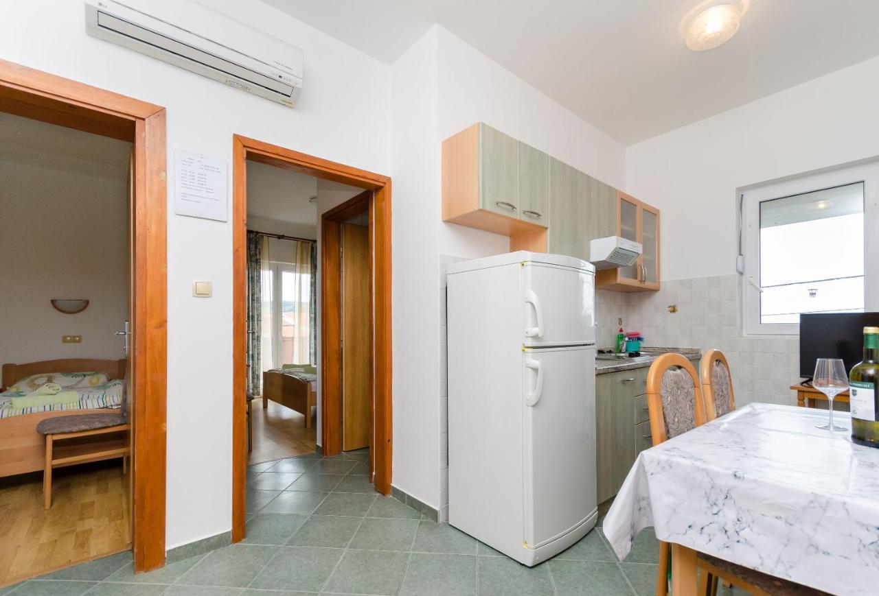 Apartments And Room Ljubica Lopar Buitenkant foto